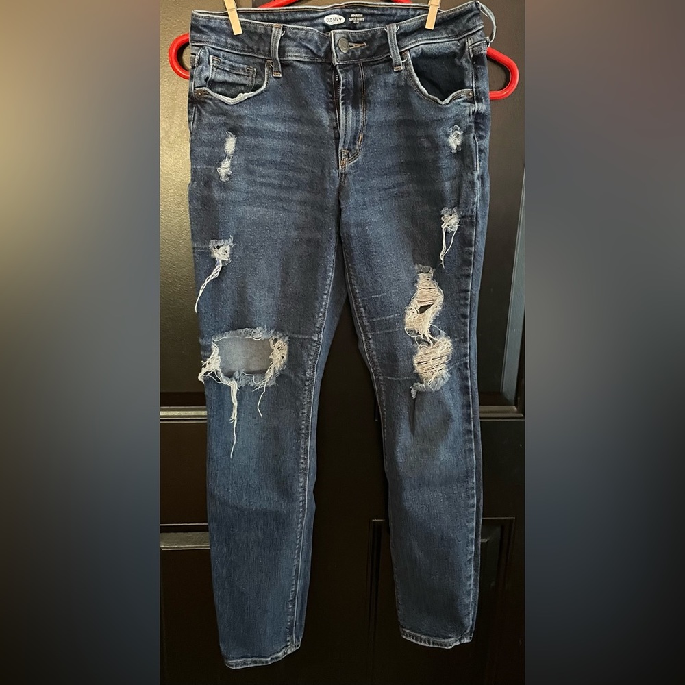 Women’s Old Navy Rockstar super skinny Jeans. Size 4 pre-owned.